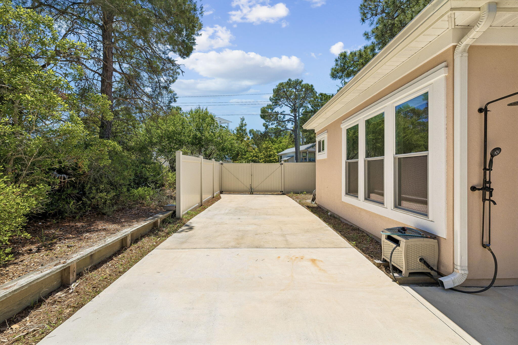 8 Masters Court