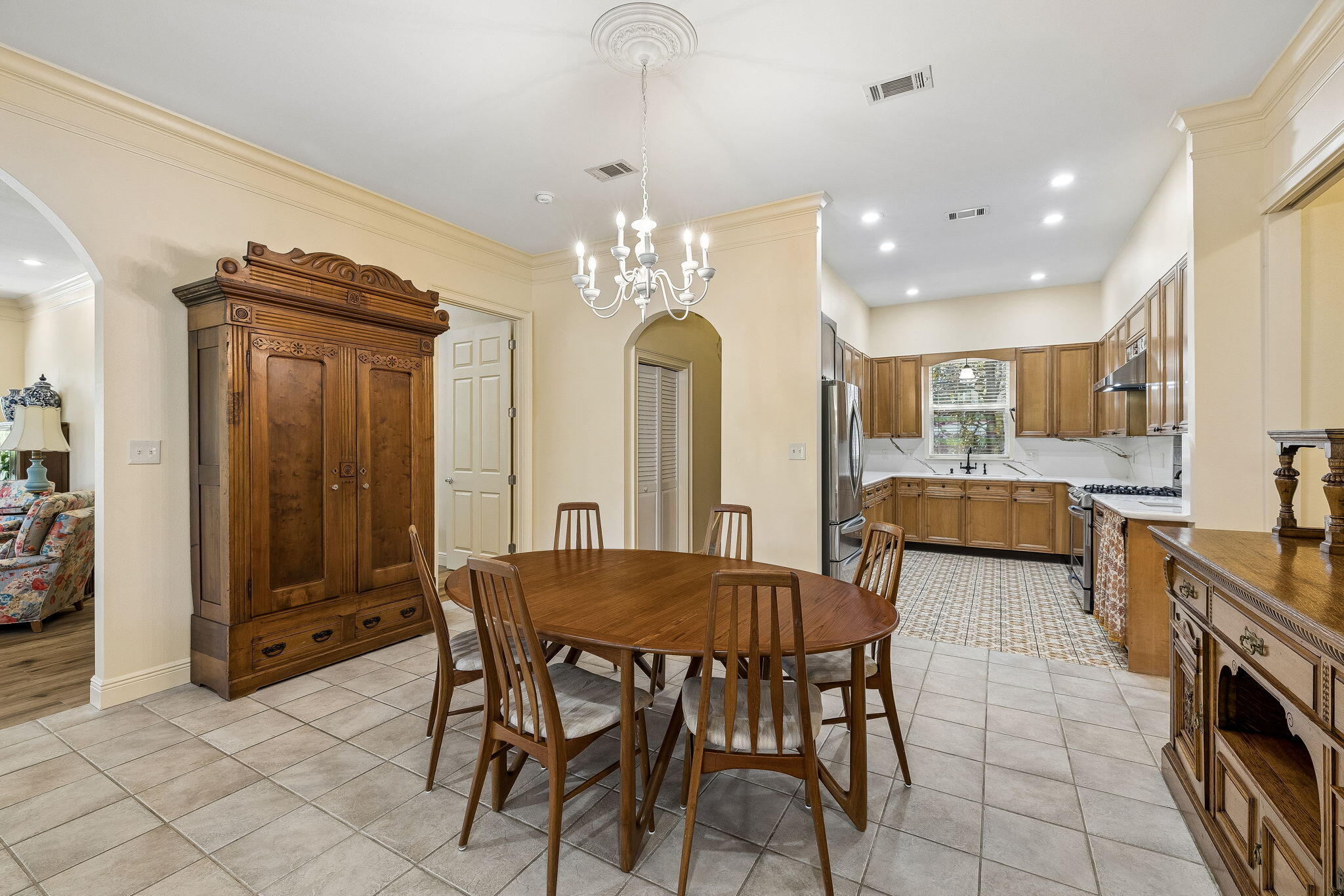 8 Masters Court