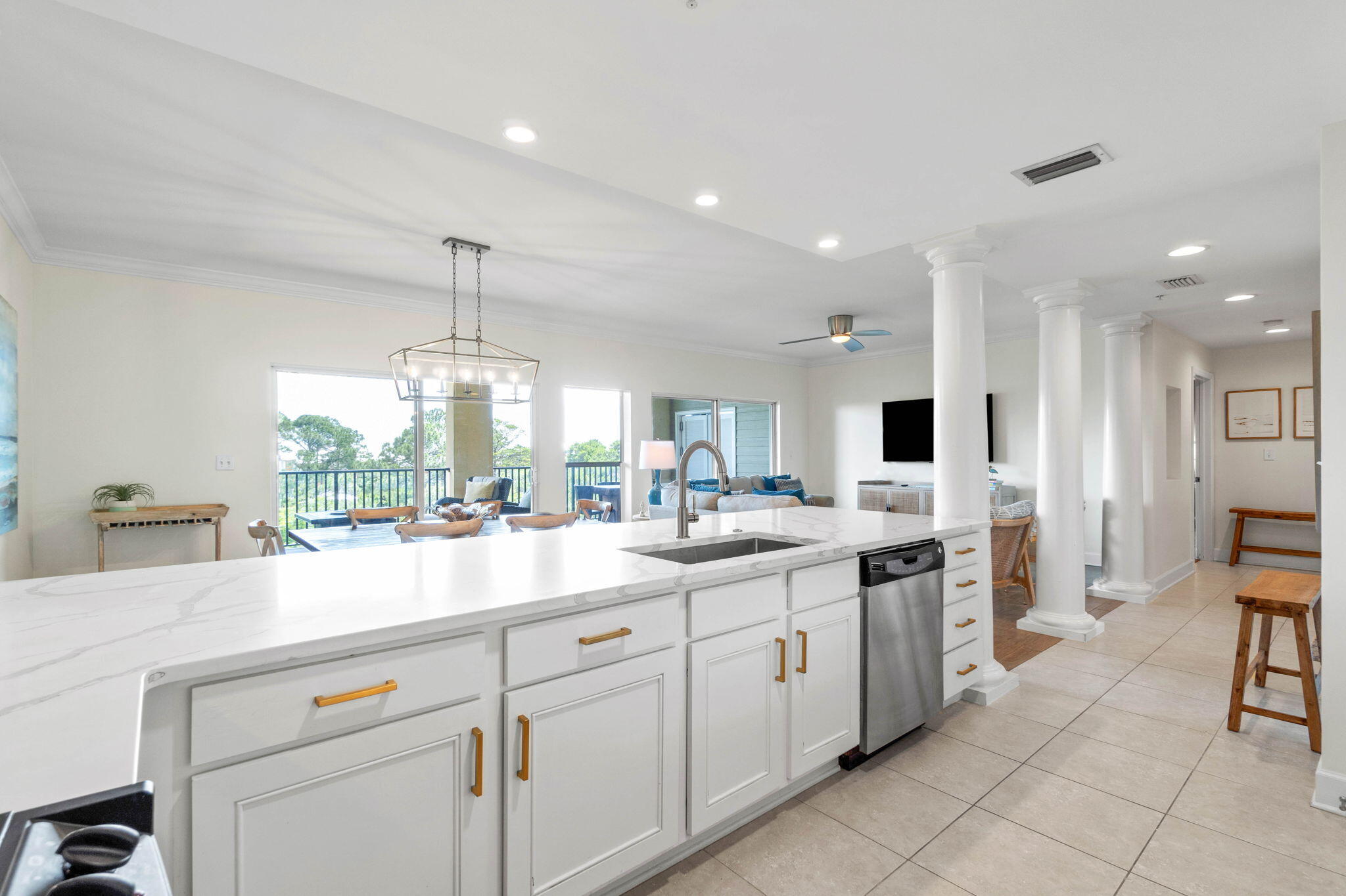 1732 W County Hwy 30A # 402