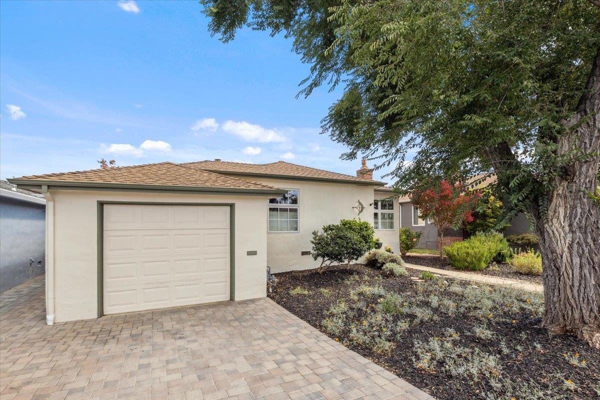220 Del Rosa WAY
