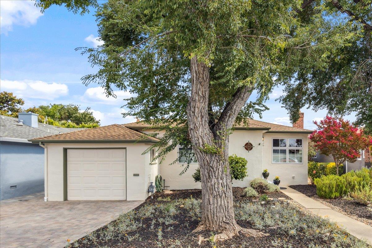 220 Del Rosa WAY