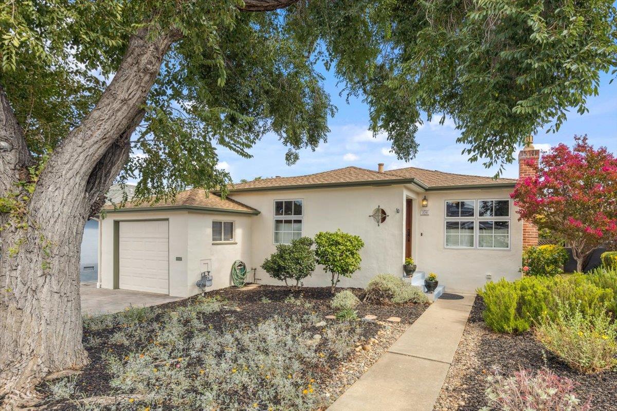 220 Del Rosa WAY