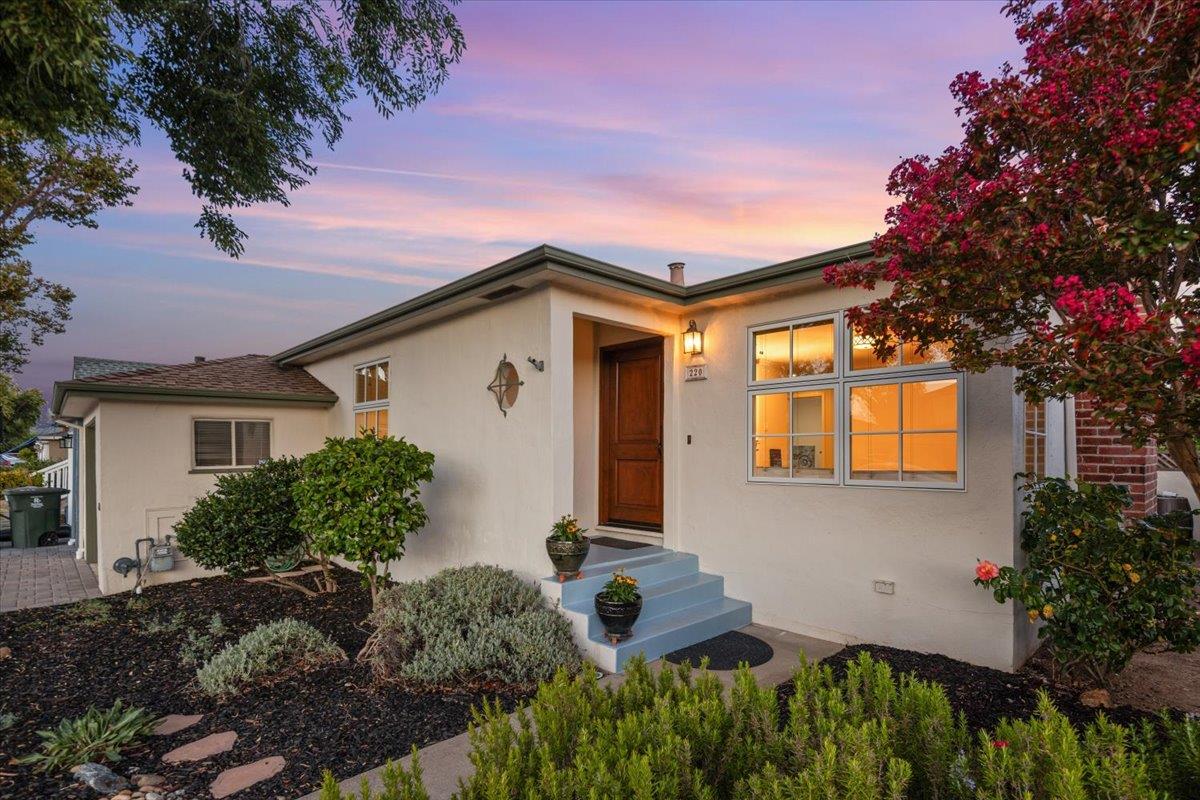 220 Del Rosa WAY