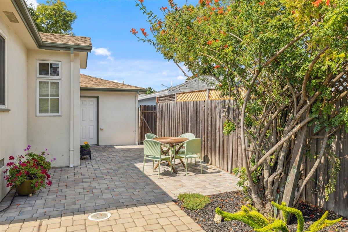 220 Del Rosa WAY