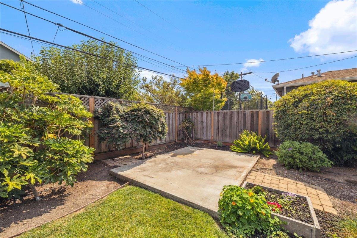 220 Del Rosa WAY