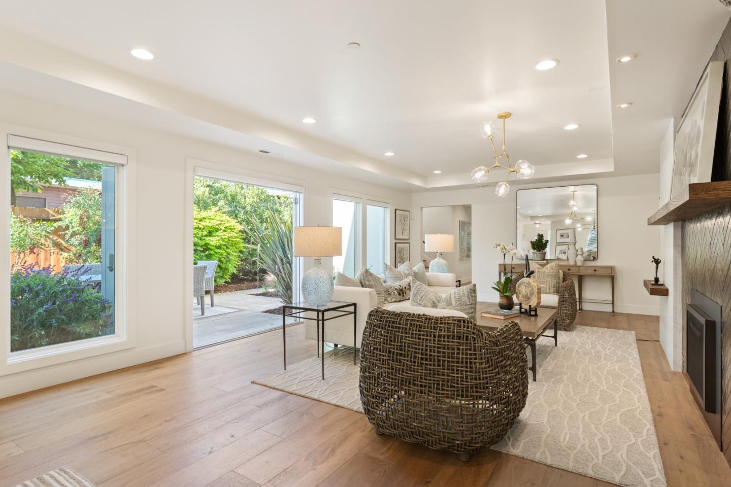 1596 Columbus Av - Easton Addition
