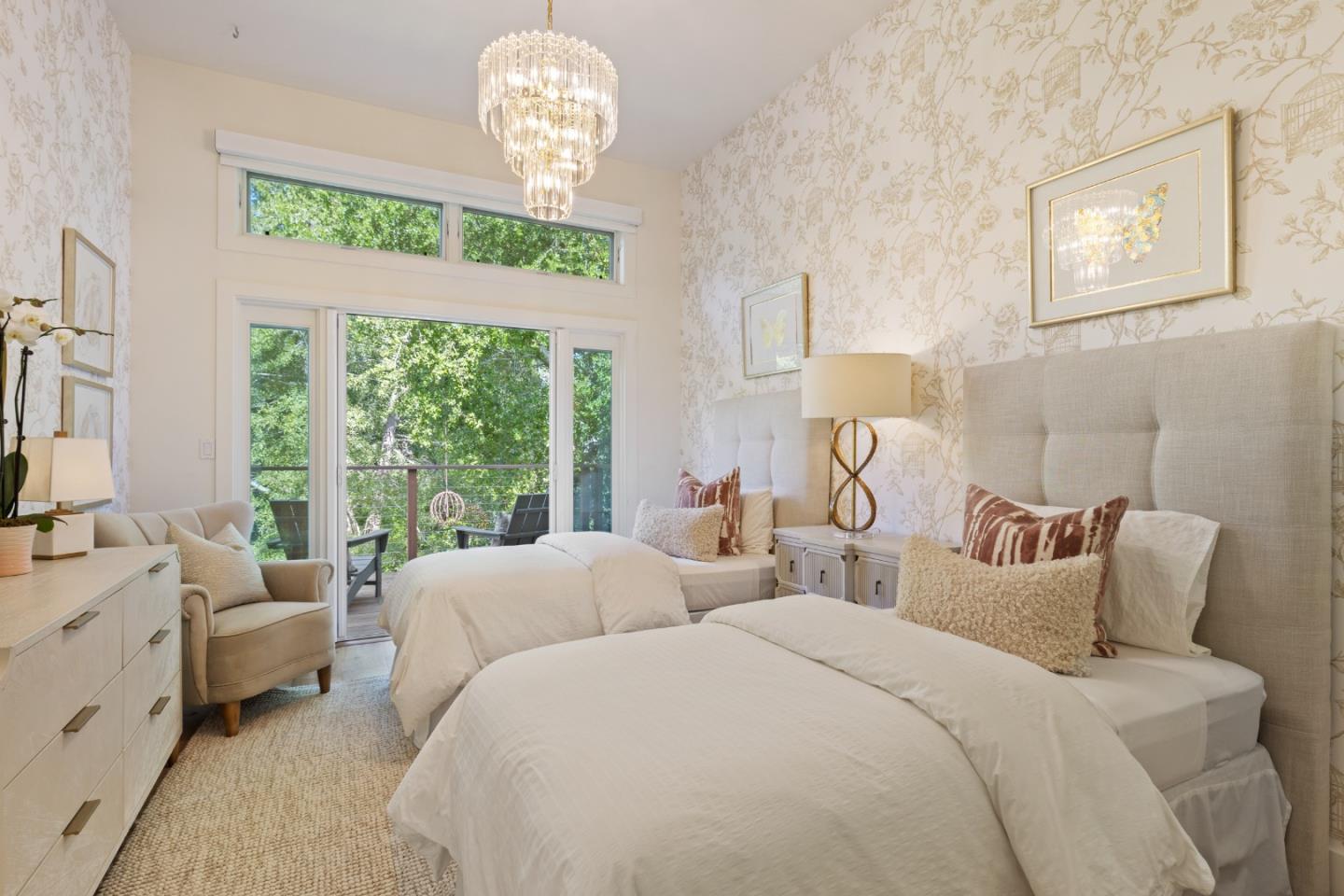 1596 Columbus Av - Easton Addition