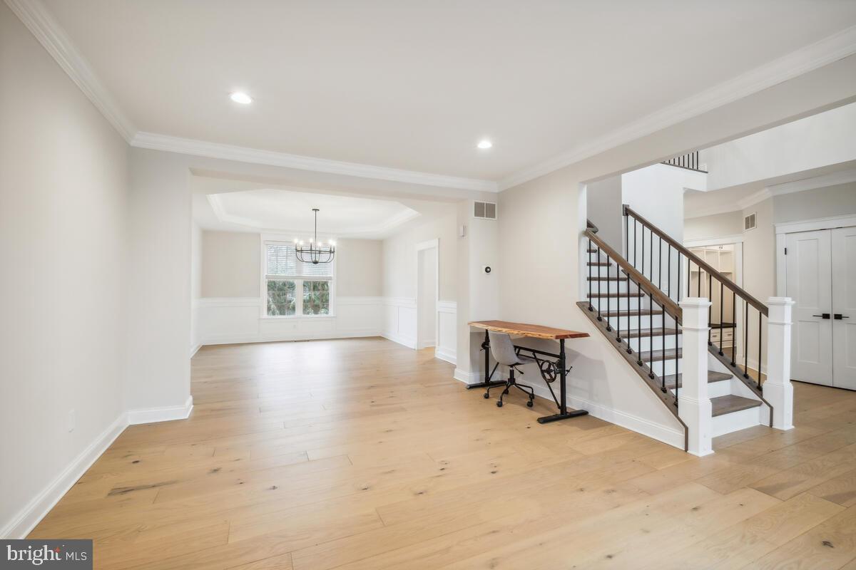 1906 KINGS FOREST TRAIL