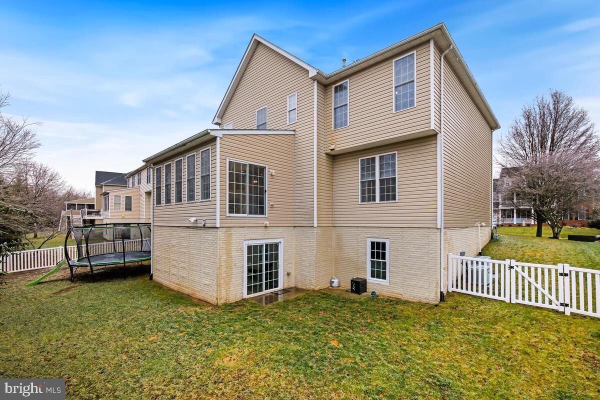 1906 KINGS FOREST TRAIL