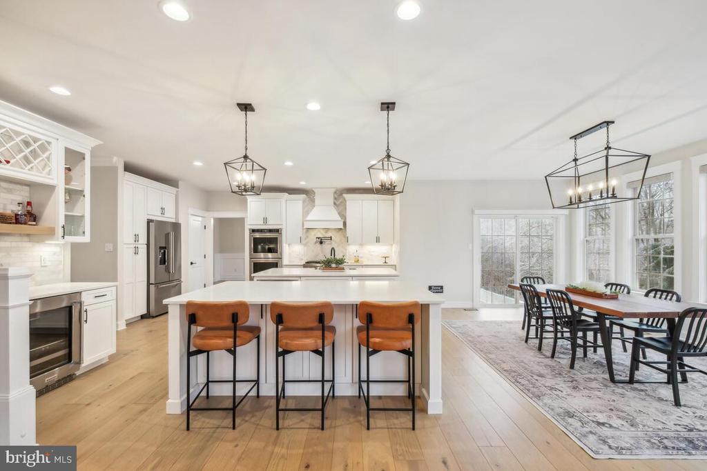 1906 KINGS FOREST TRAIL