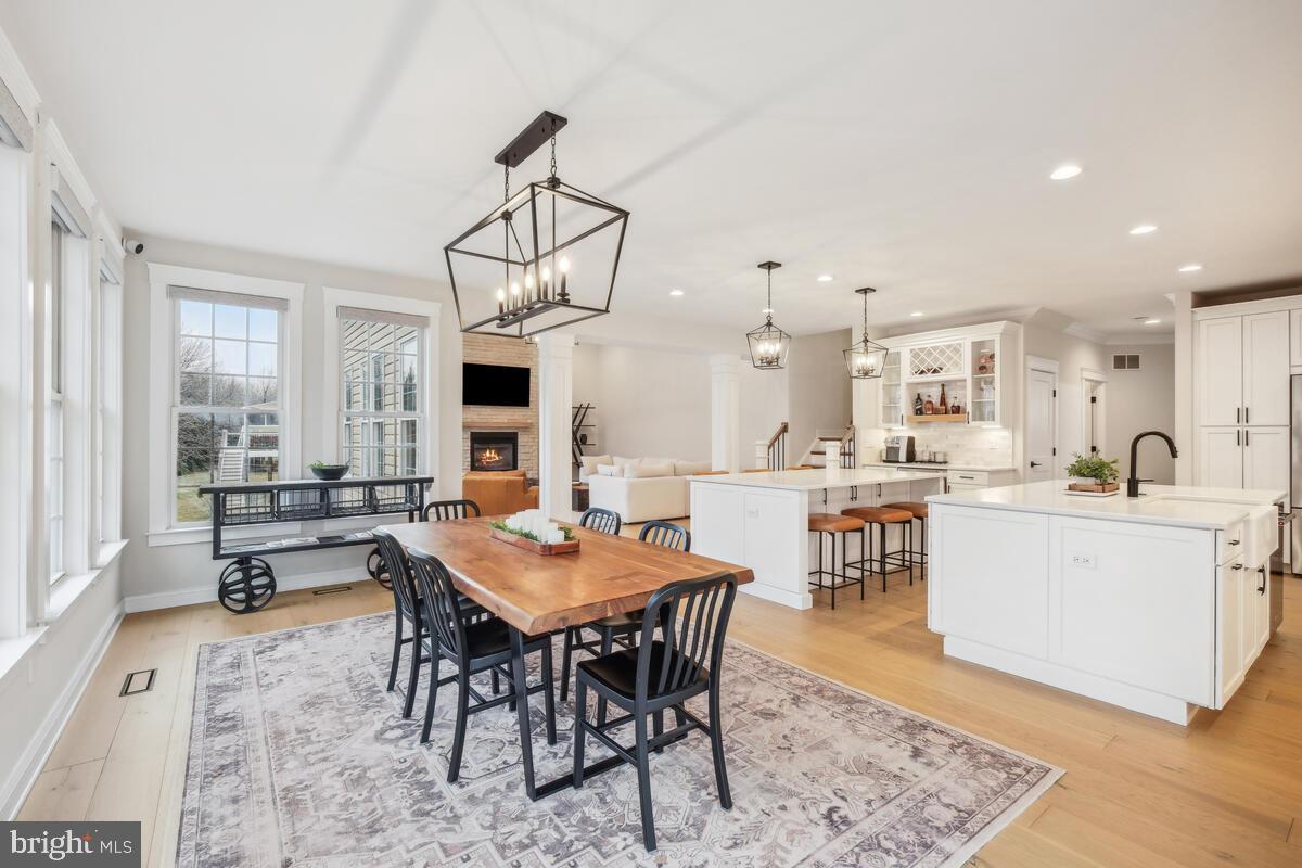 1906 KINGS FOREST TRAIL