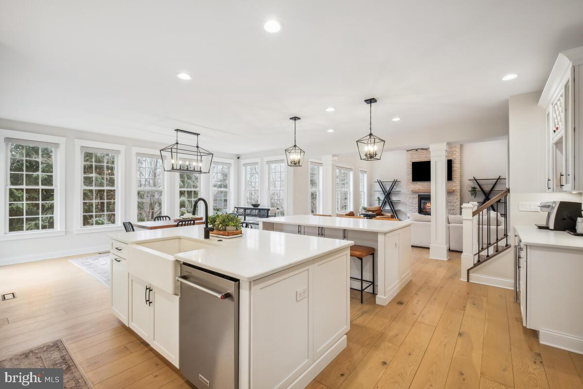 1906 KINGS FOREST TRAIL