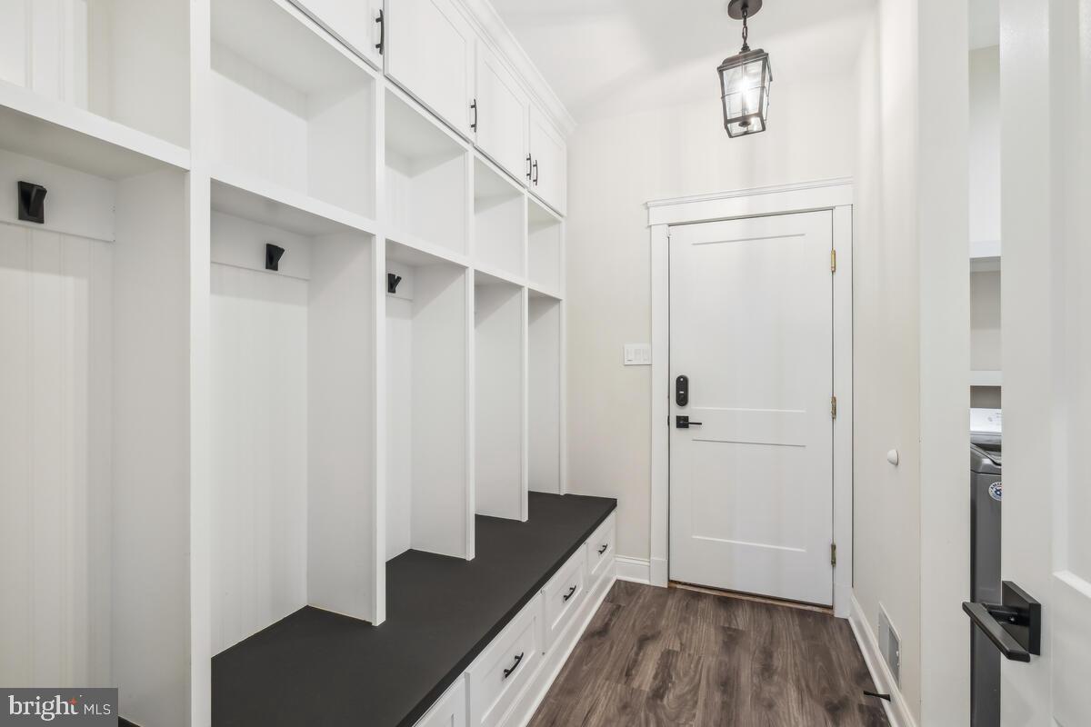 1906 KINGS FOREST TRAIL