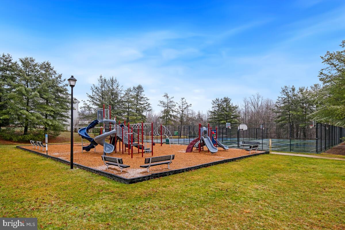 1906 KINGS FOREST TRAIL