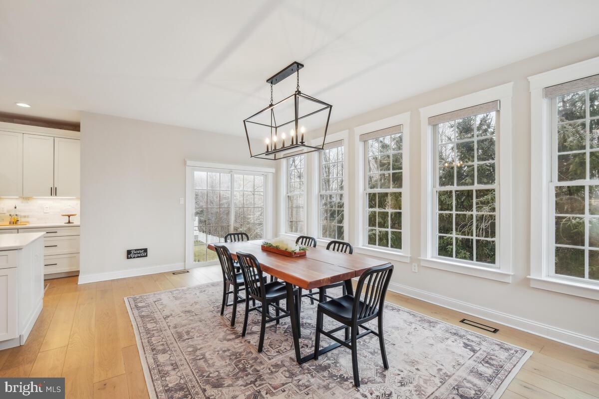 1906 KINGS FOREST TRAIL