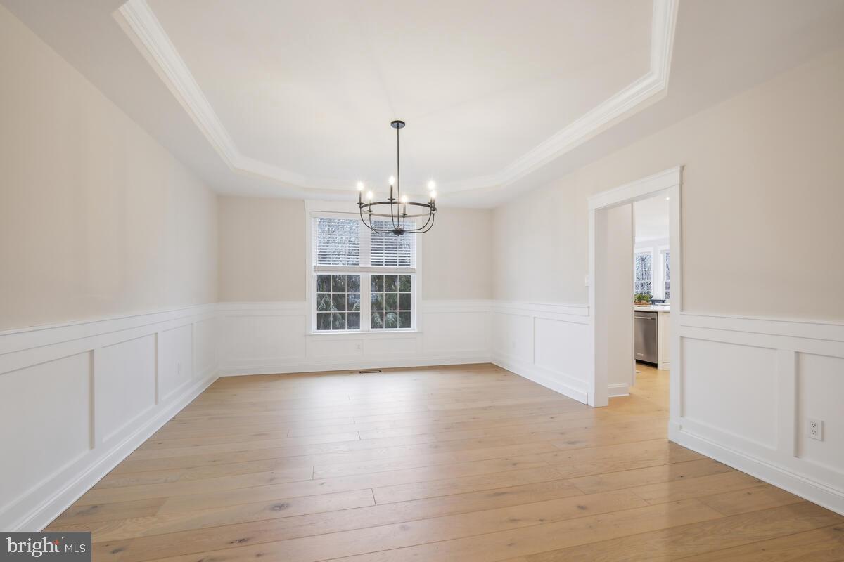 1906 KINGS FOREST TRAIL