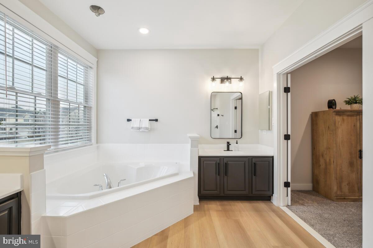 1906 KINGS FOREST TRAIL