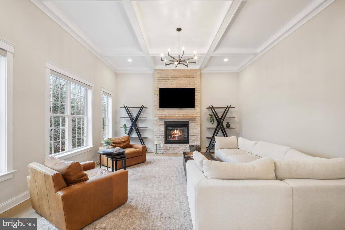 1906 KINGS FOREST TRAIL