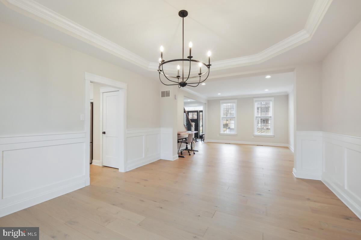 1906 KINGS FOREST TRAIL