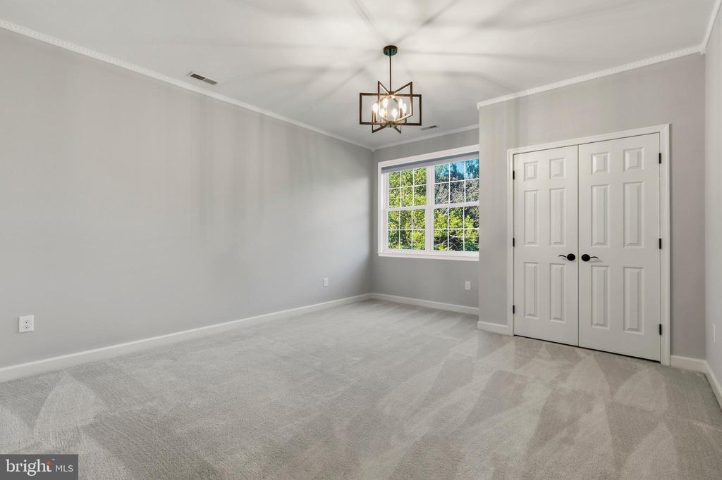 1809 KINGS FOREST TRAIL