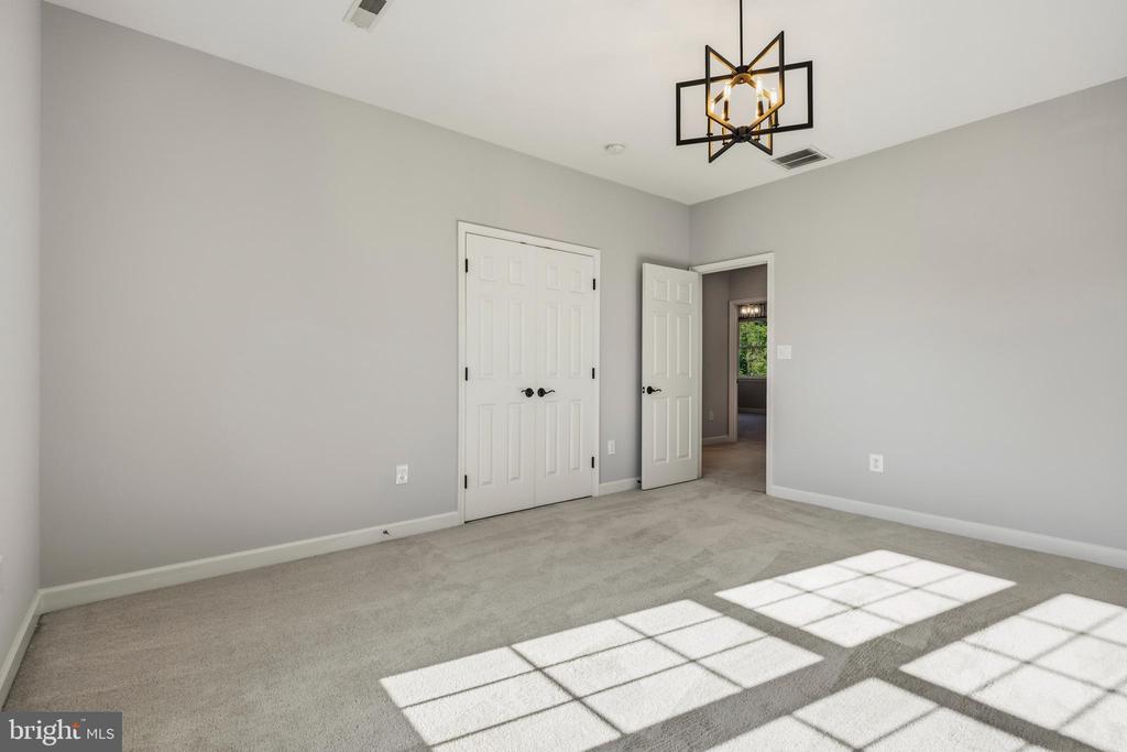 1809 KINGS FOREST TRAIL