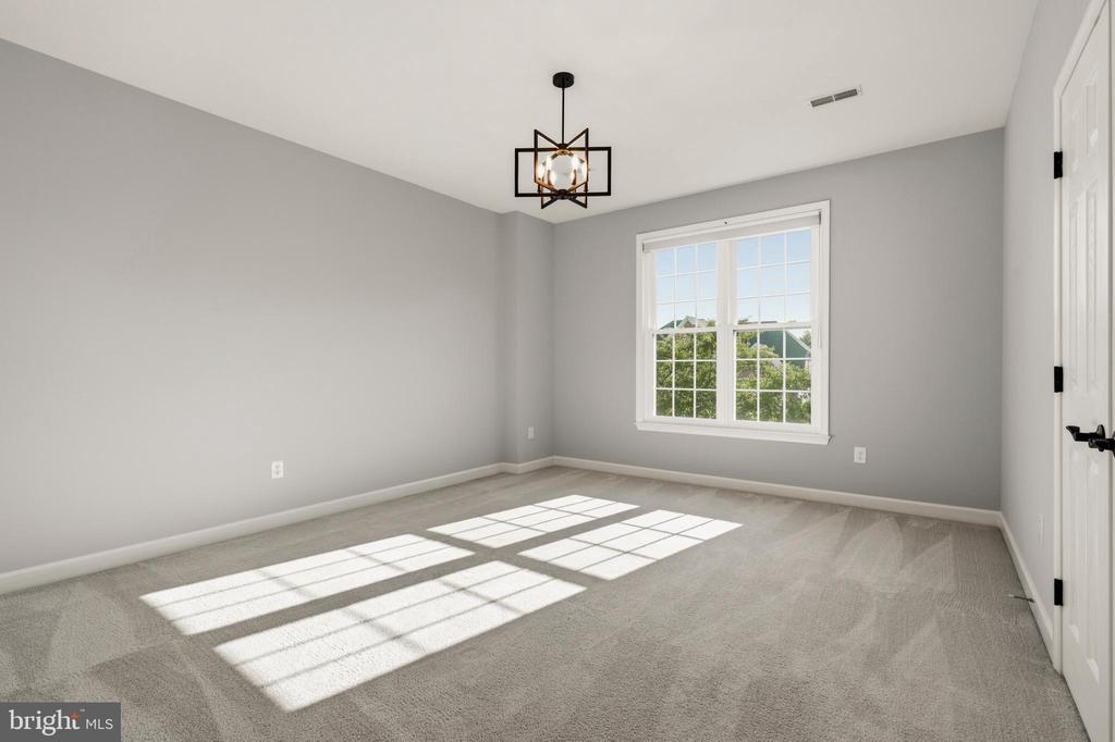 1809 KINGS FOREST TRAIL