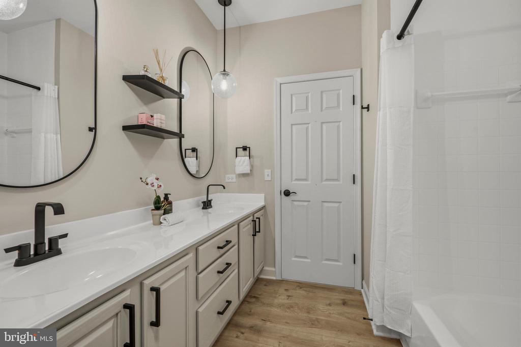 1809 KINGS FOREST TRAIL