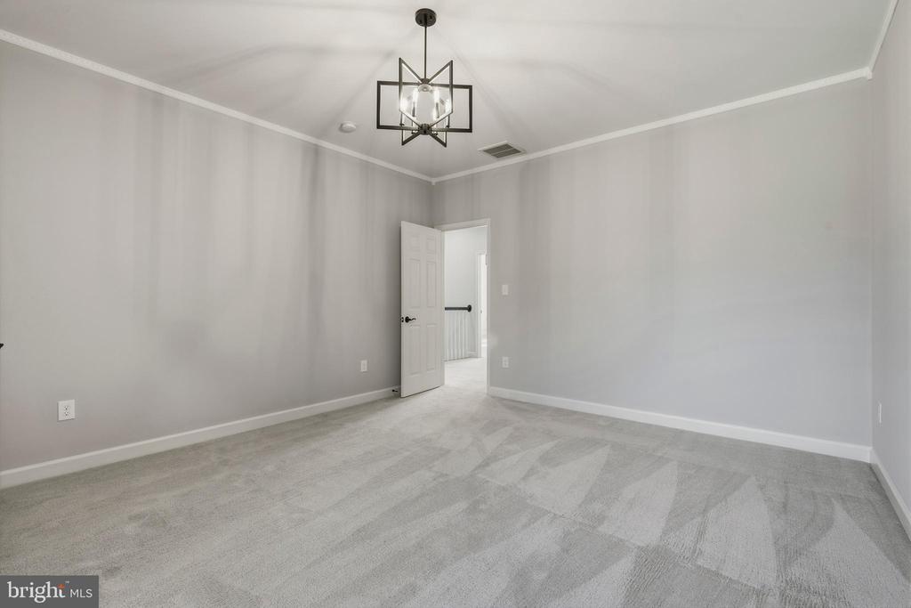 1809 KINGS FOREST TRAIL