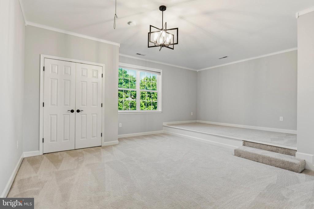 1809 KINGS FOREST TRAIL