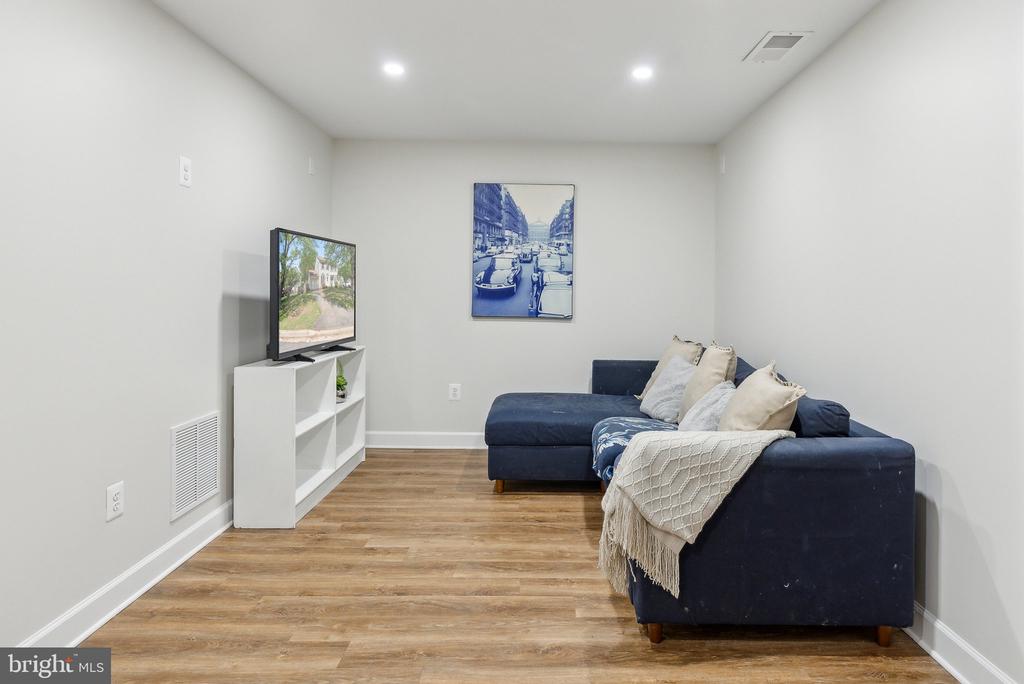 11 FILBERT COURT