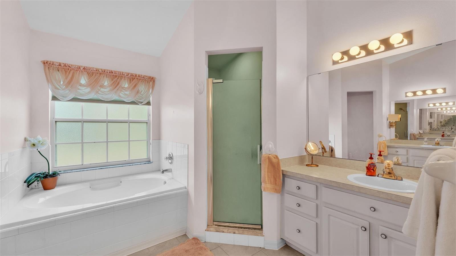 4064 RIVER CREST CIR