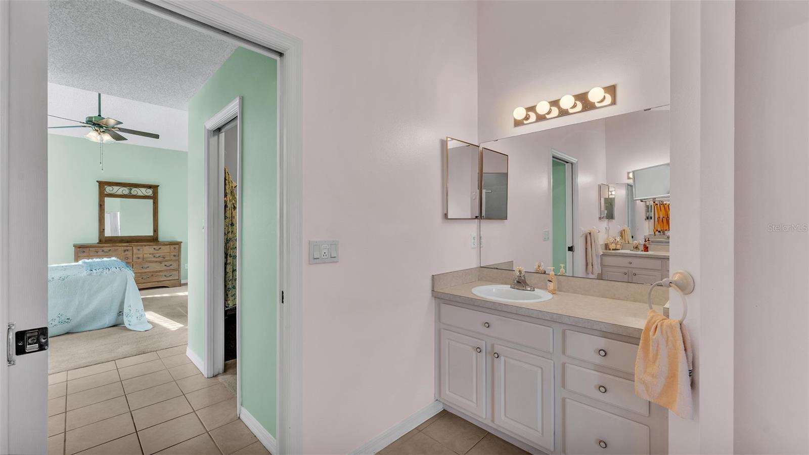 4064 RIVER CREST CIR