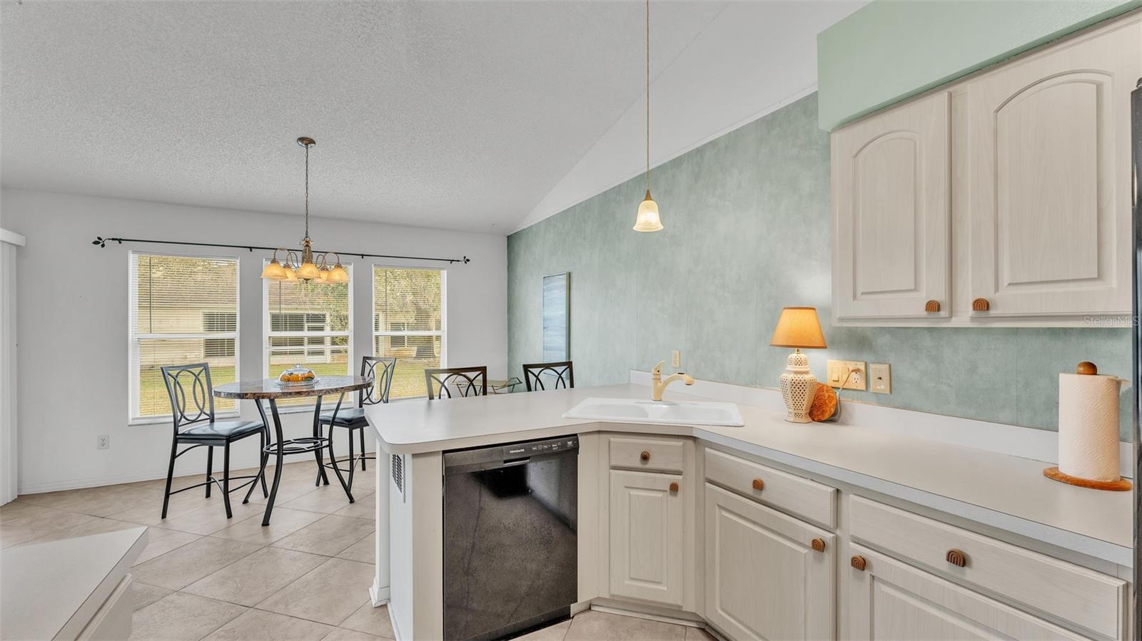 4064 RIVER CREST CIR