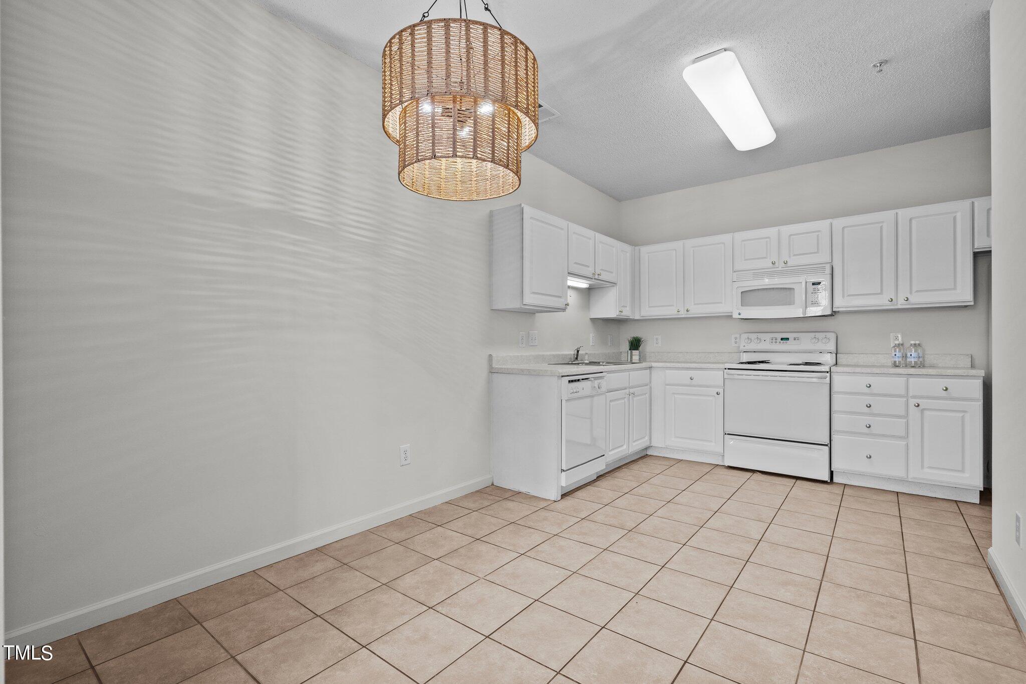 2501 Huntscroft Lane