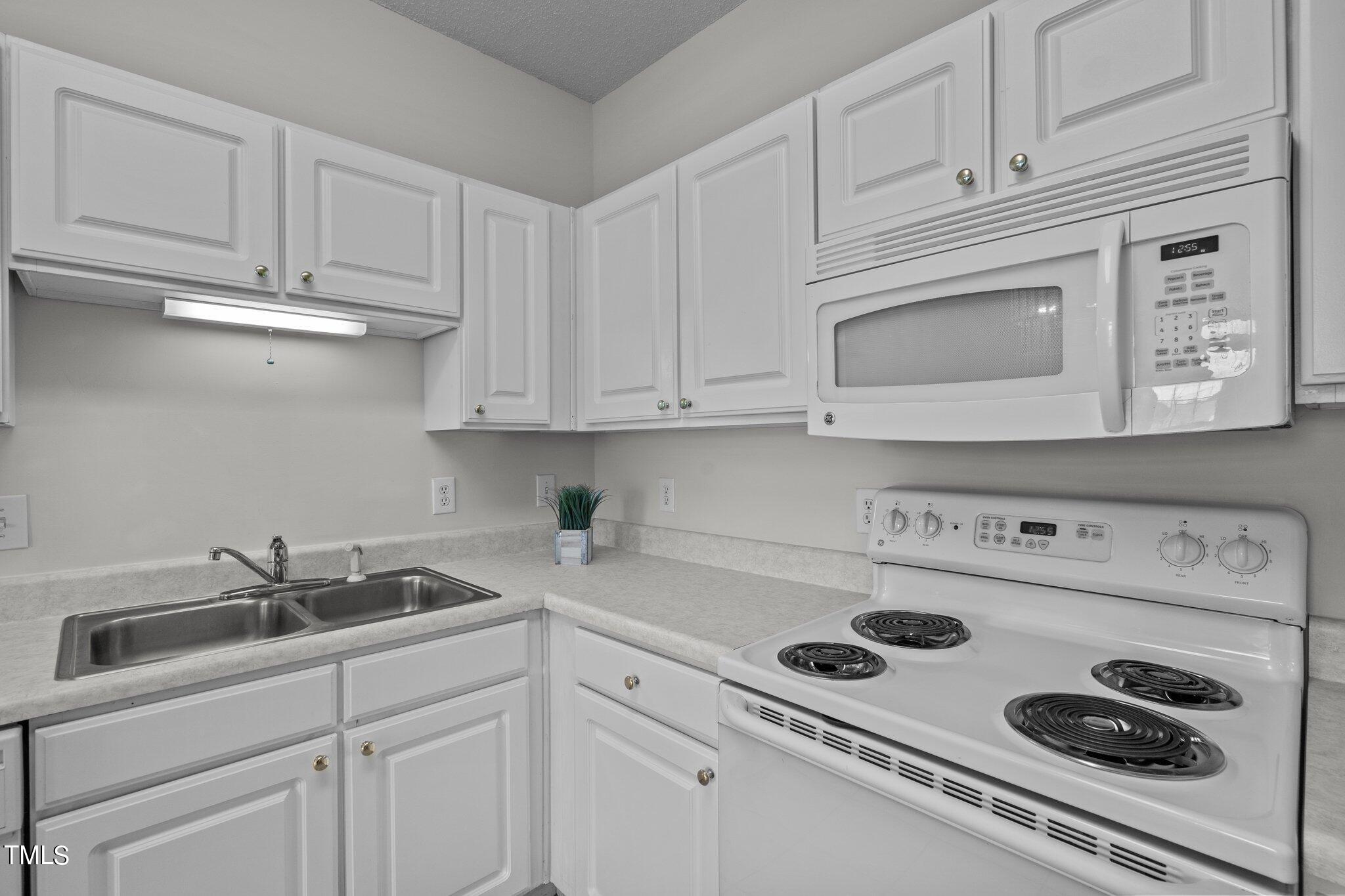 2501 Huntscroft Lane