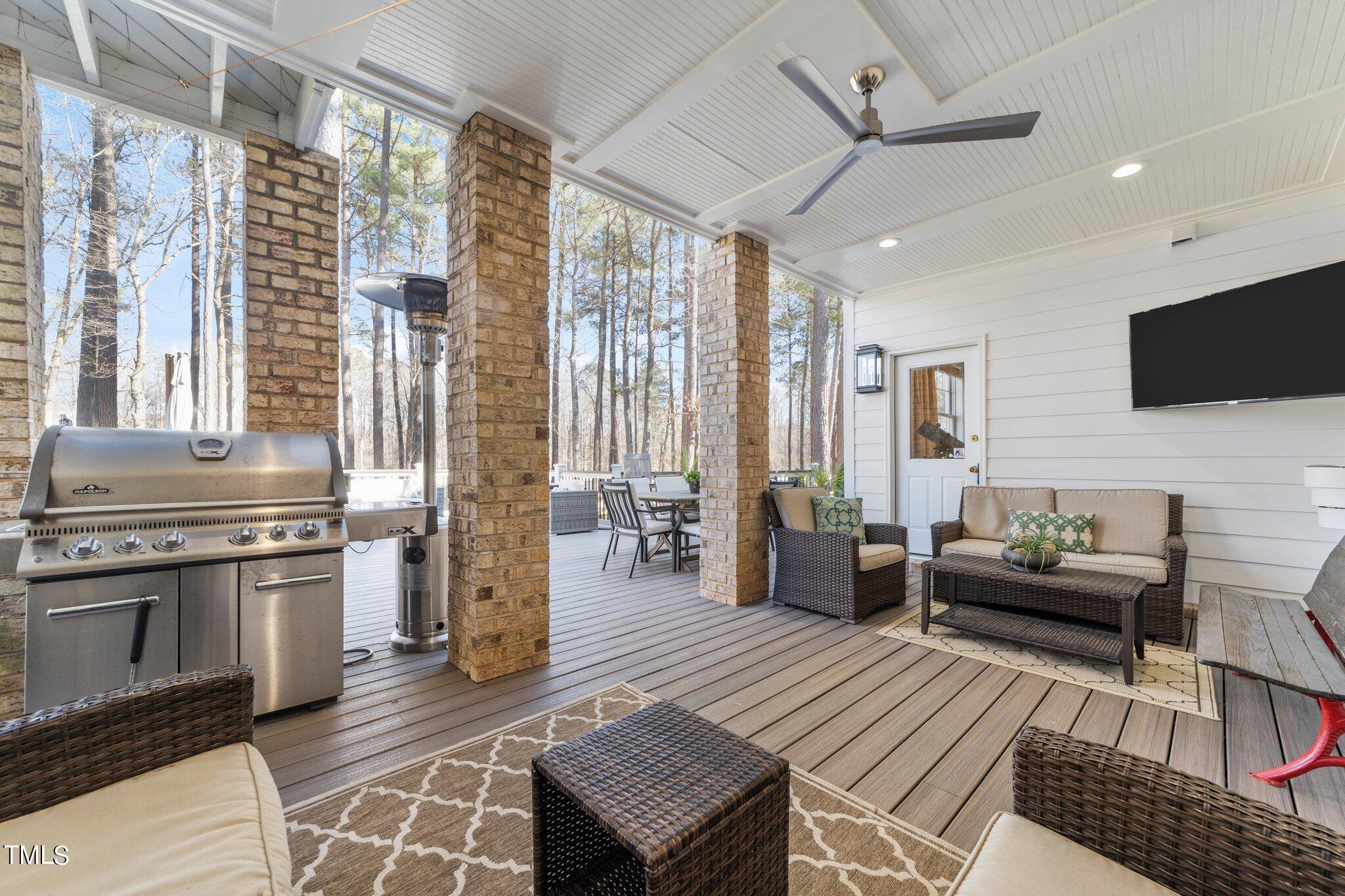 8948 Winged Thistle Court