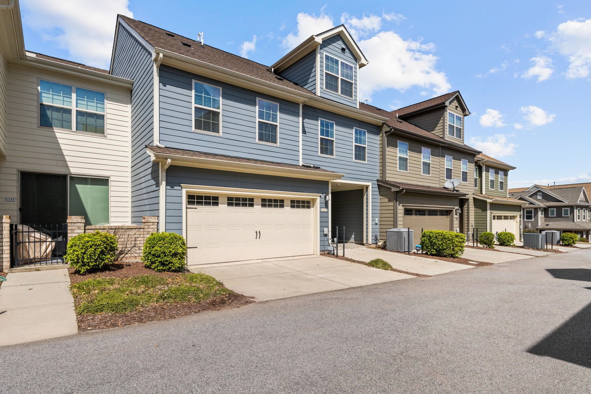 9304 Sevillanos Walk