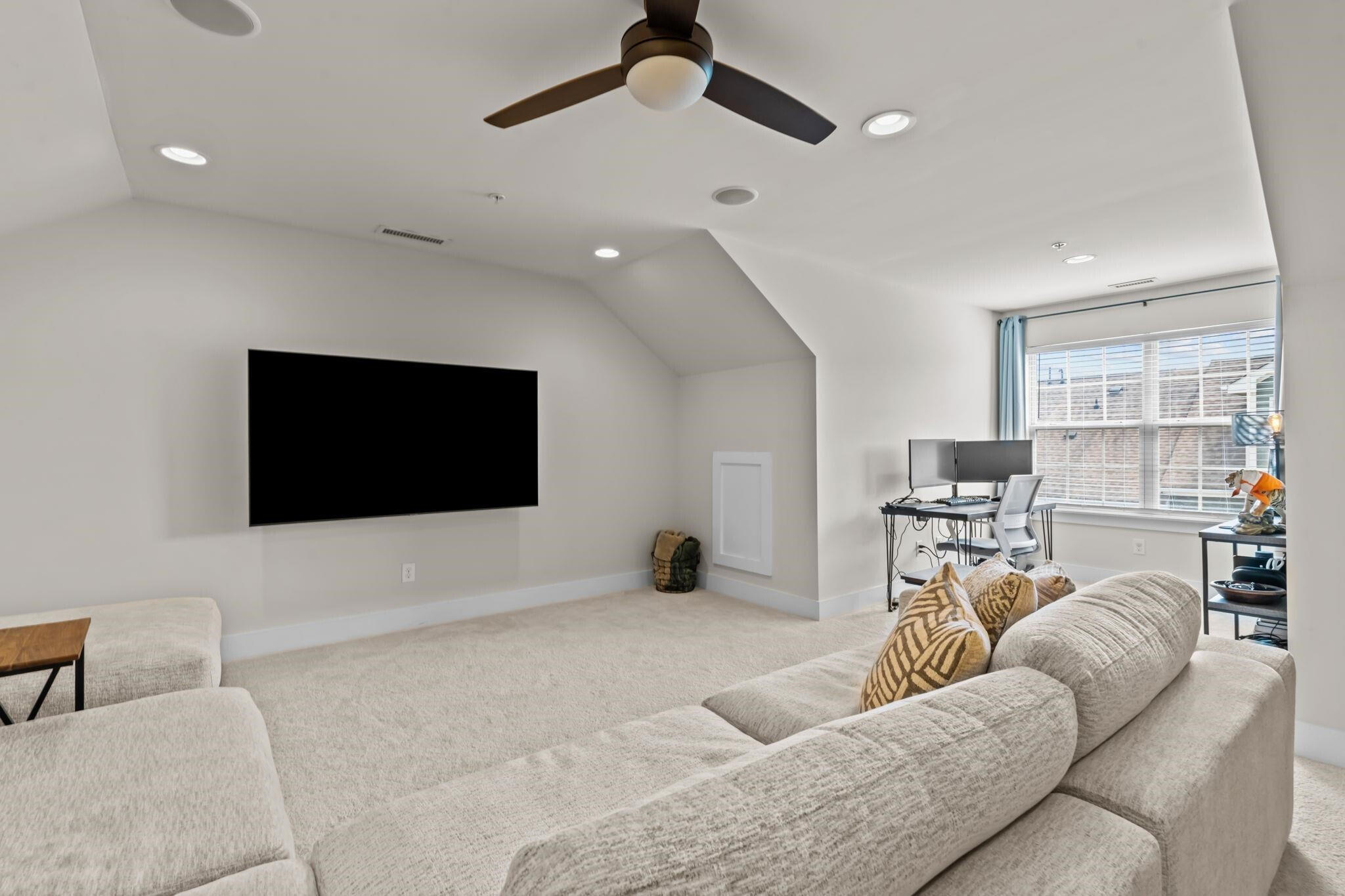 9304 Sevillanos Walk