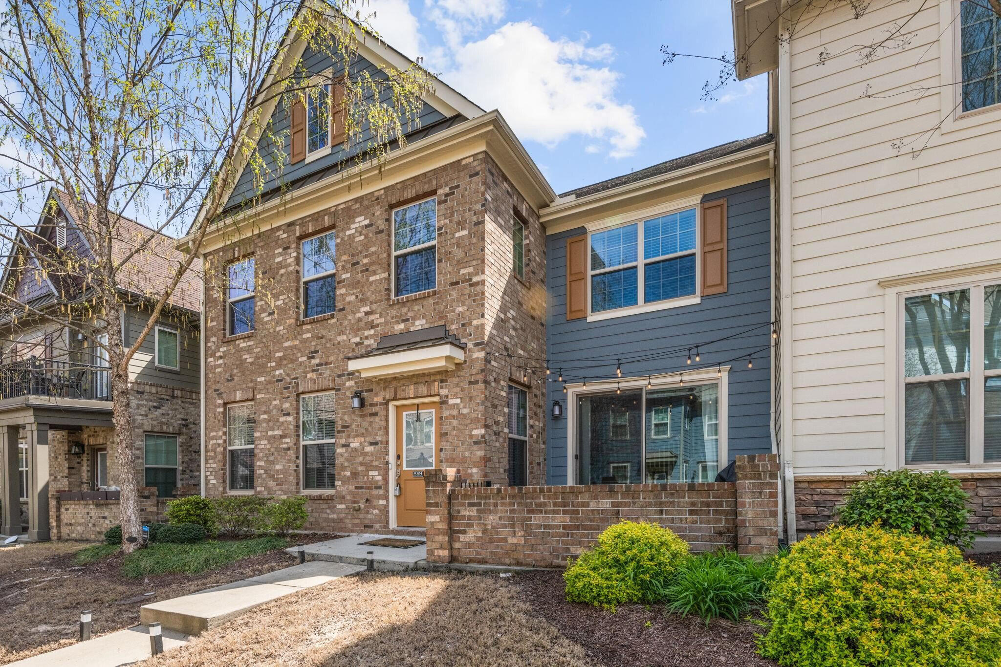 9304 Sevillanos Walk