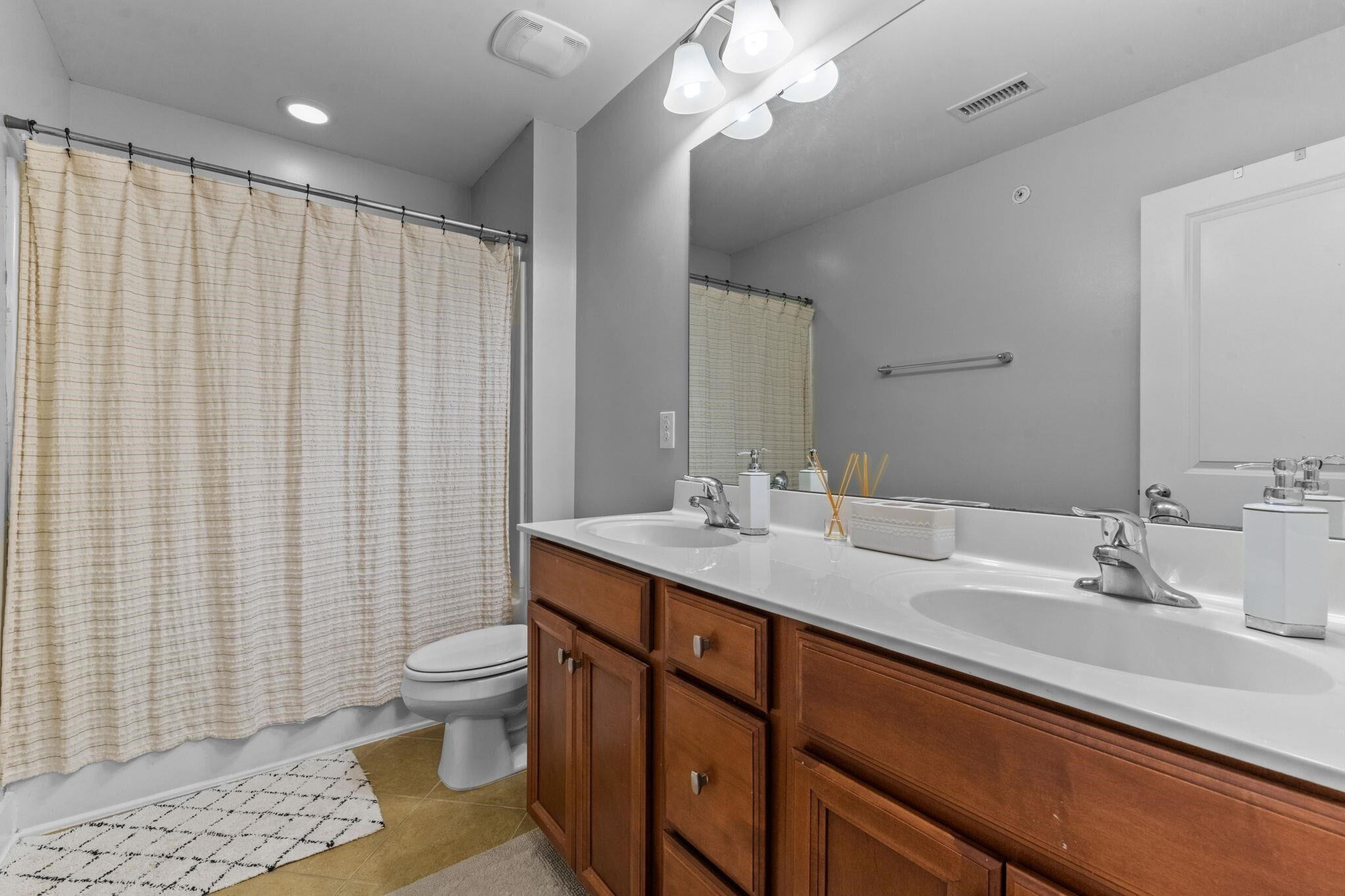 9304 Sevillanos Walk