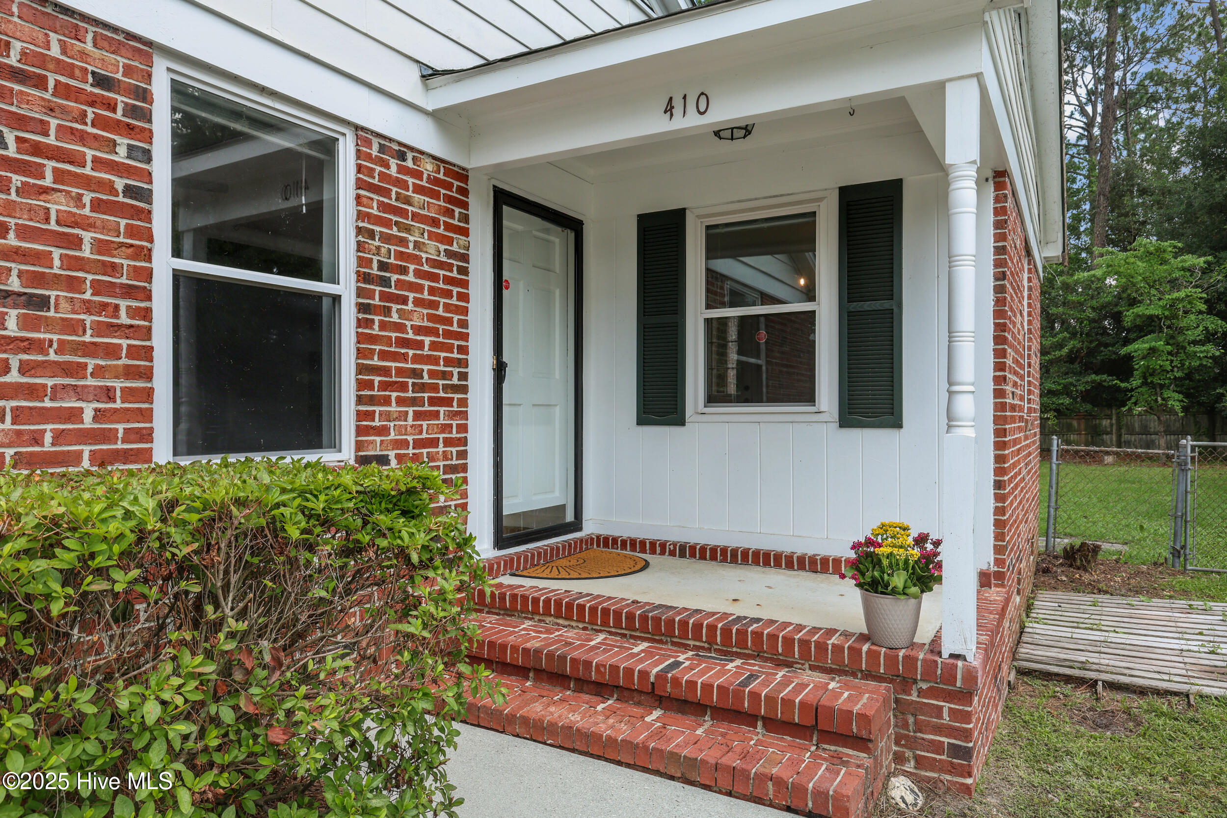 410 N Crestwood Drive