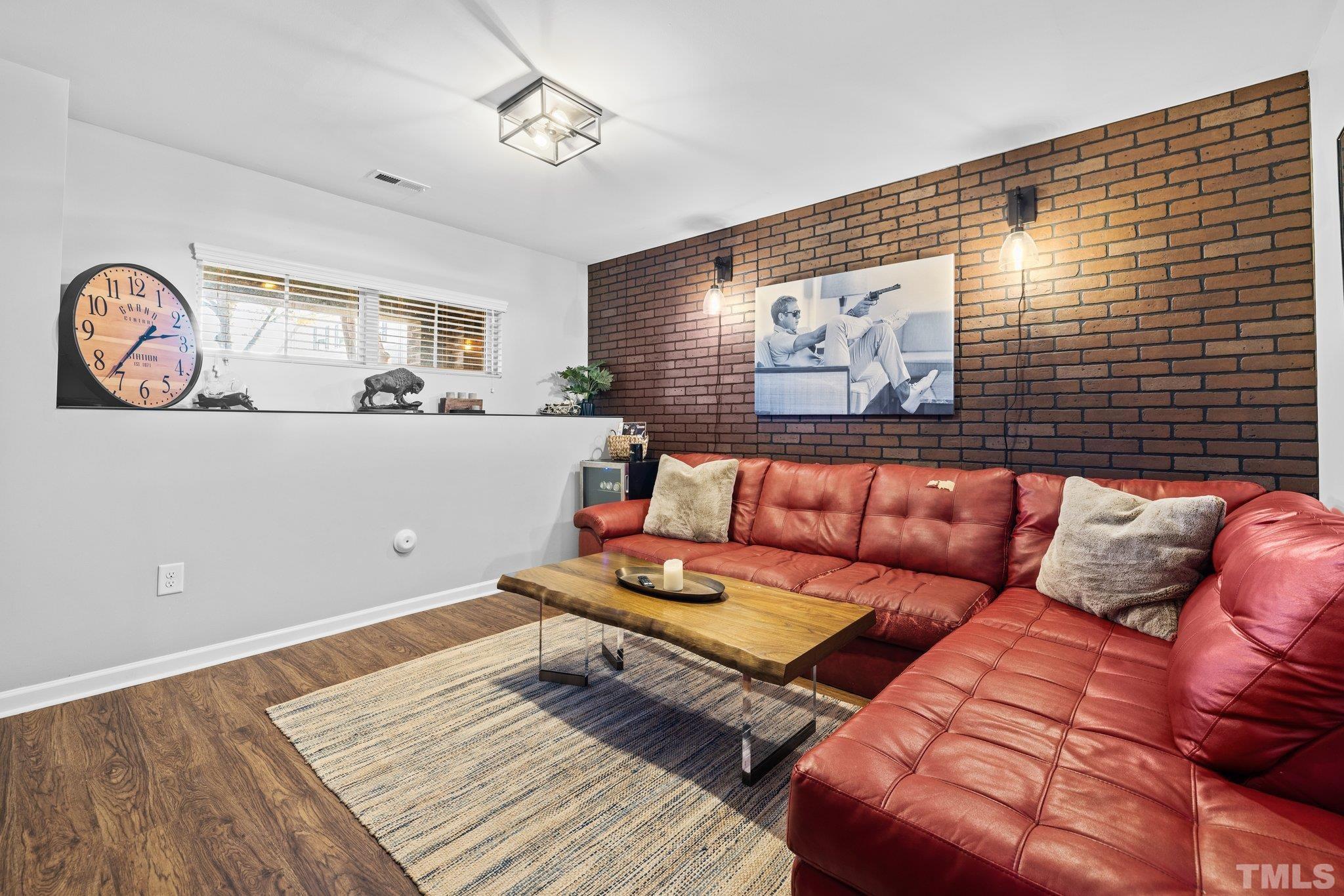 1605 Crafton Way