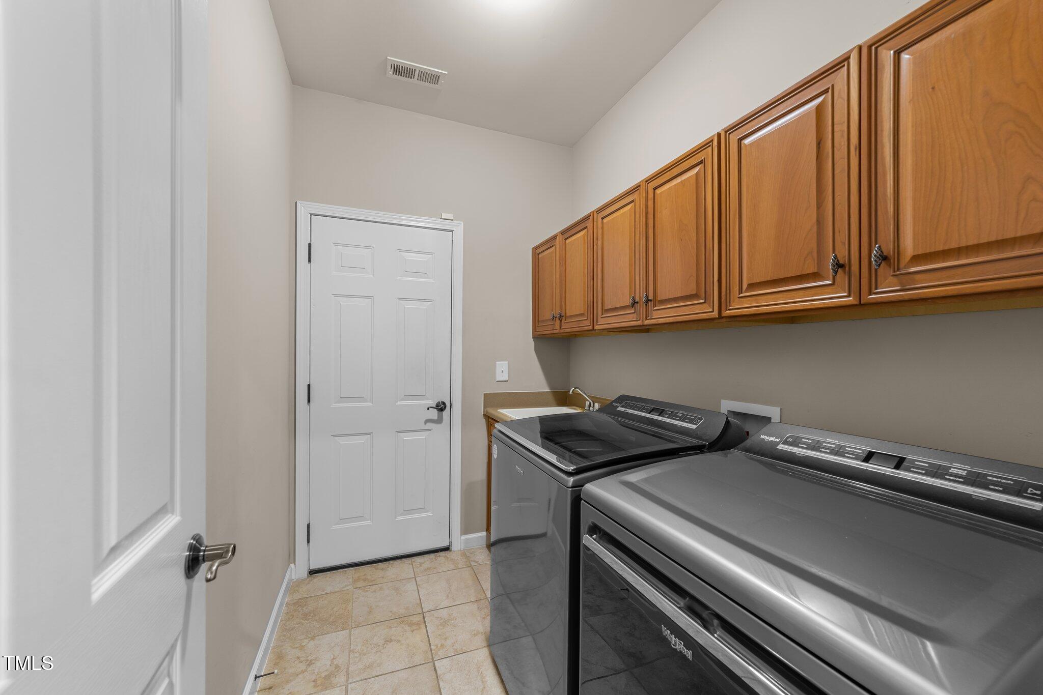 7768 Berry Crest Avenue