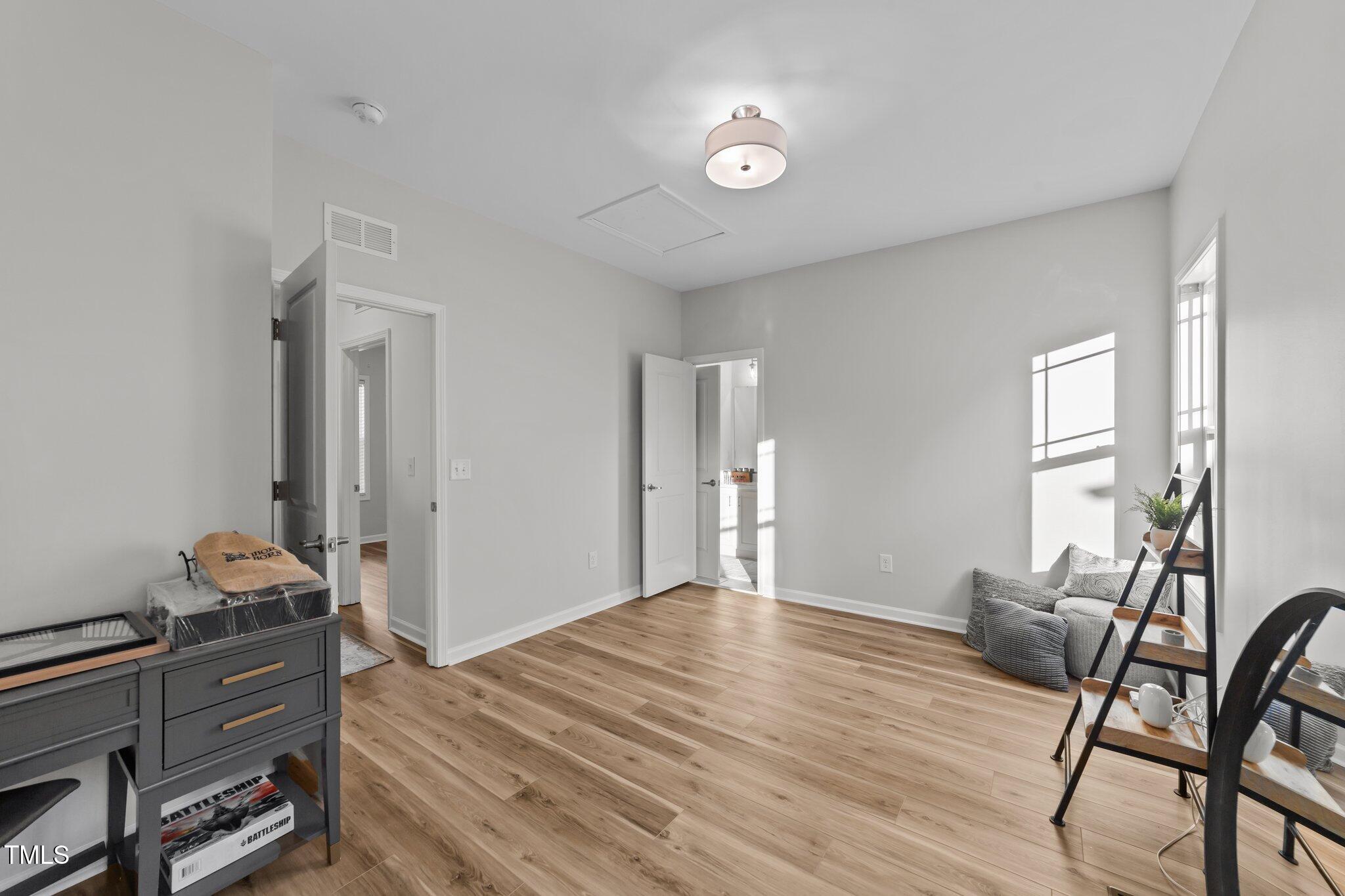 1536 Crafton Way