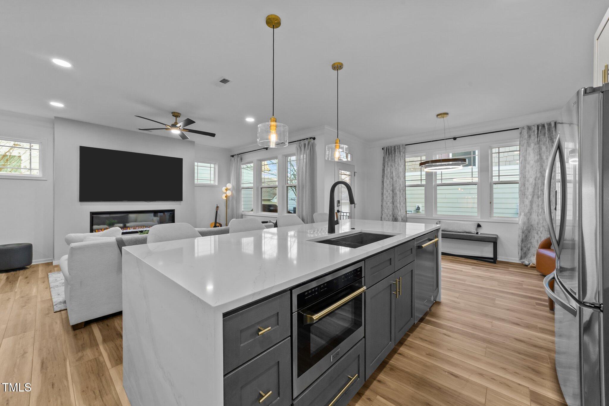 1536 Crafton Way
