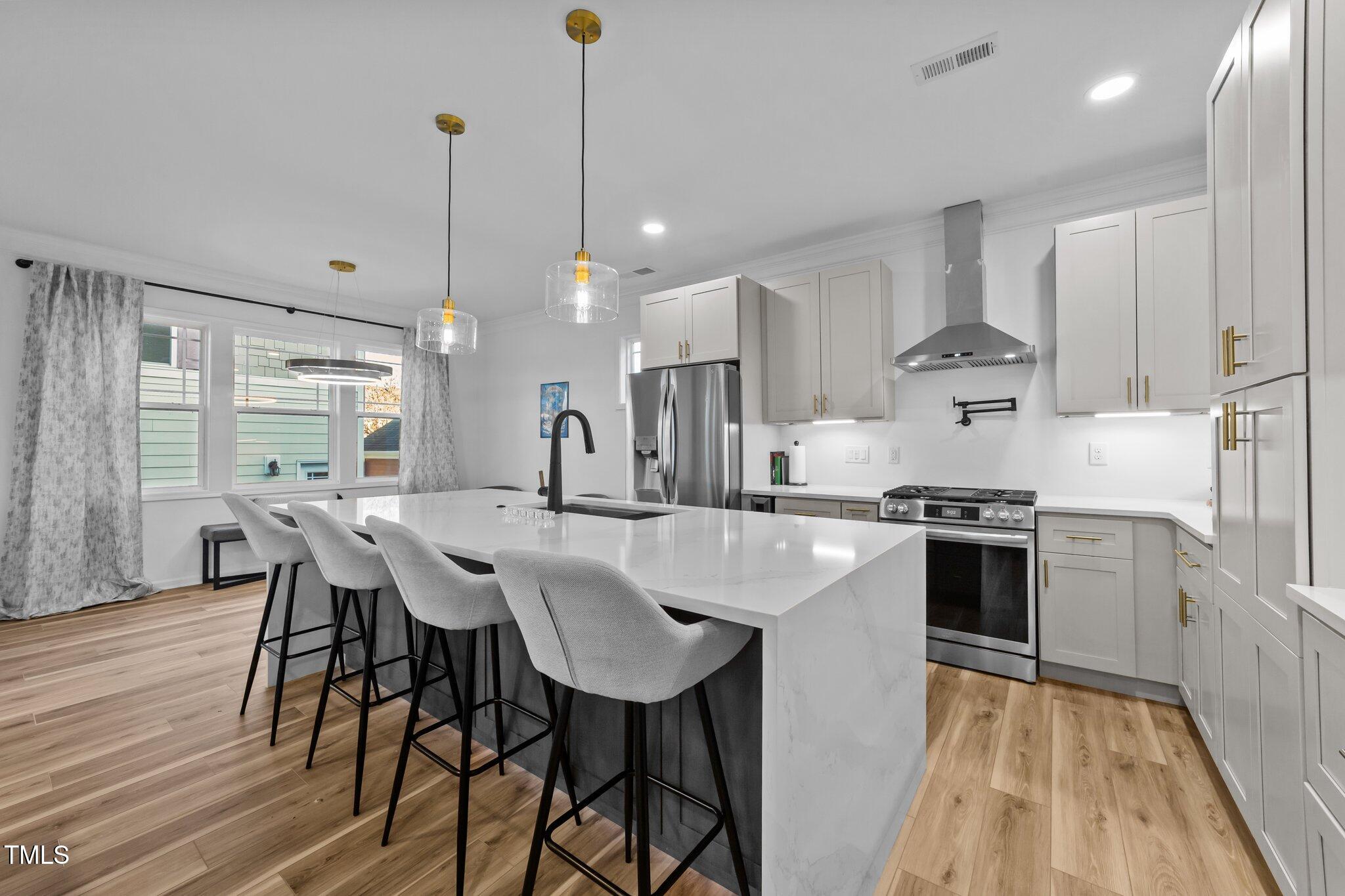 1536 Crafton Way