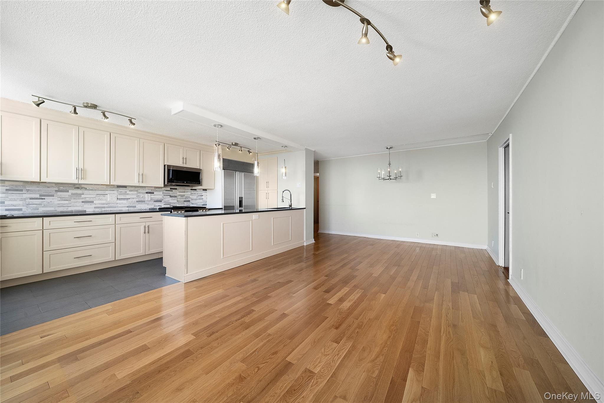 11817 Union Turnpike Unit: 21K