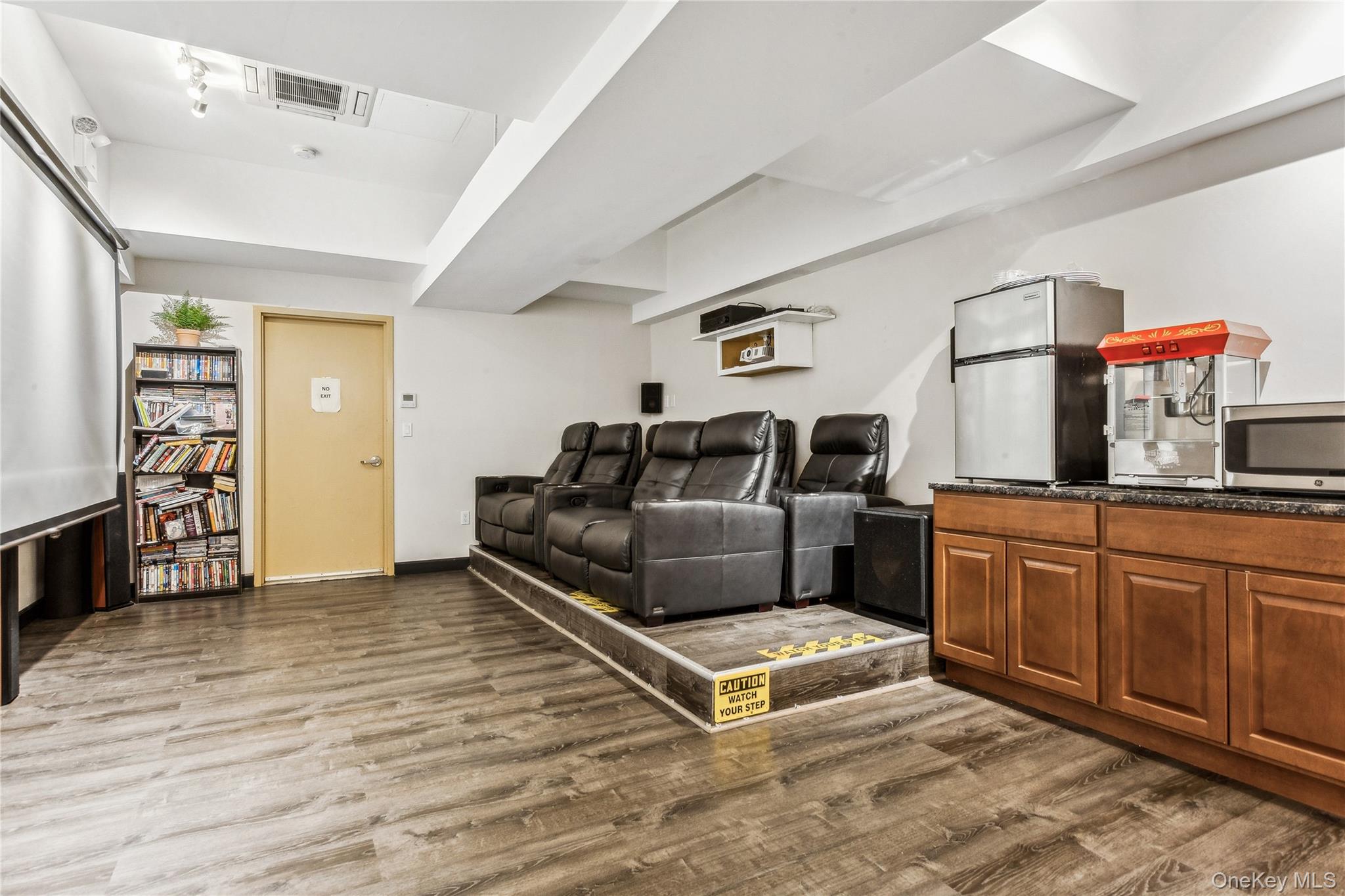 11817 Union Turnpike Unit: 21K