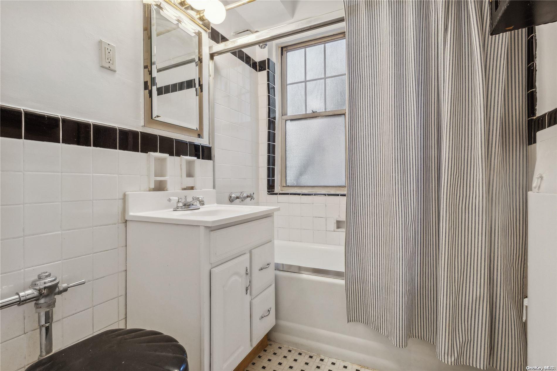 76-35 113th Street Unit: 1K