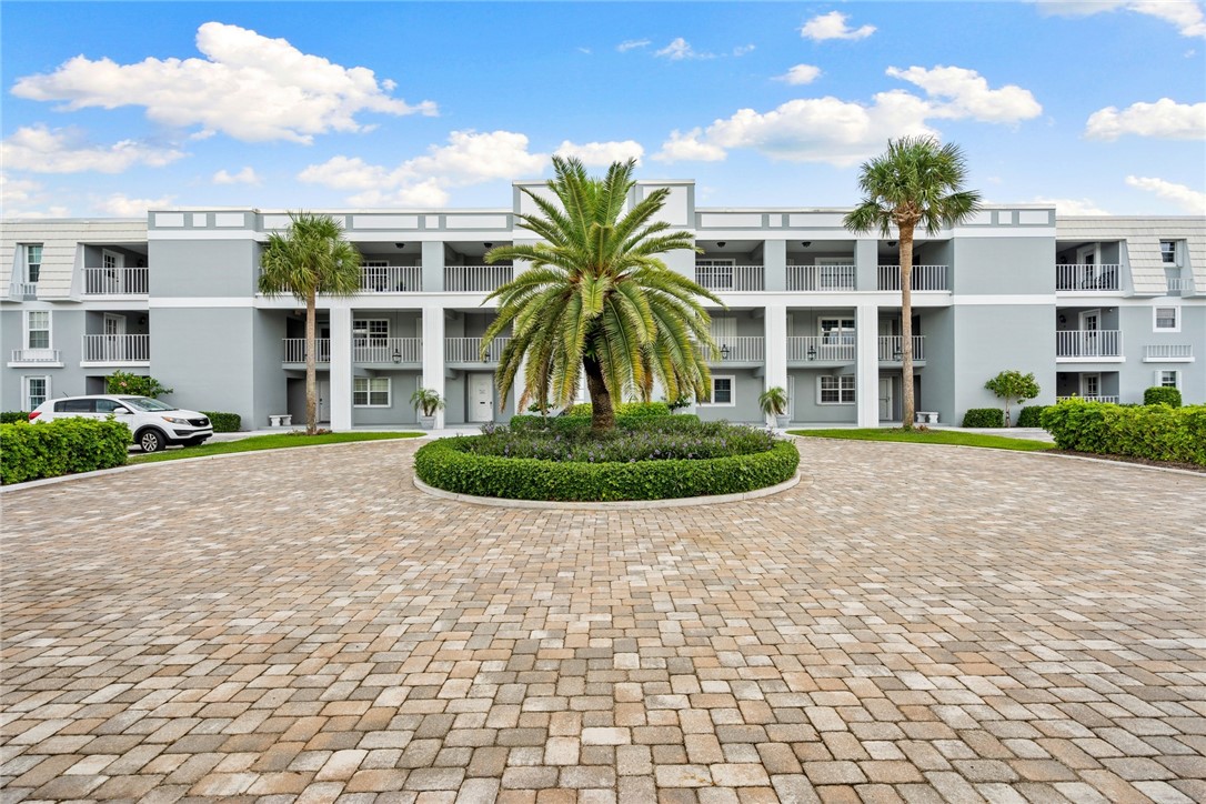 2743 Ocean Drive 40e Vero Beach FL